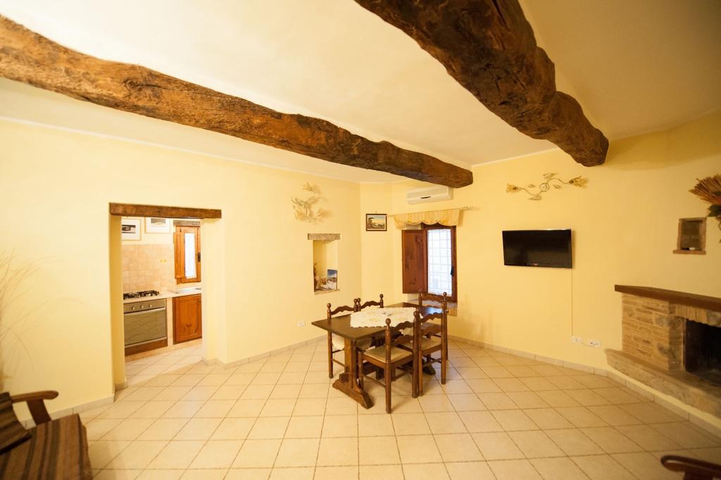 Bed And Breakfast Mblo Fondi Buitenkant foto