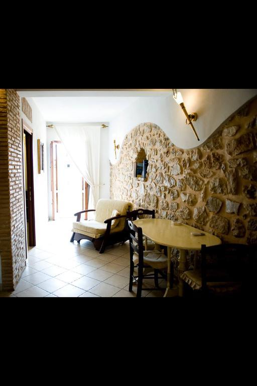 Bed And Breakfast Mblo Fondi Buitenkant foto