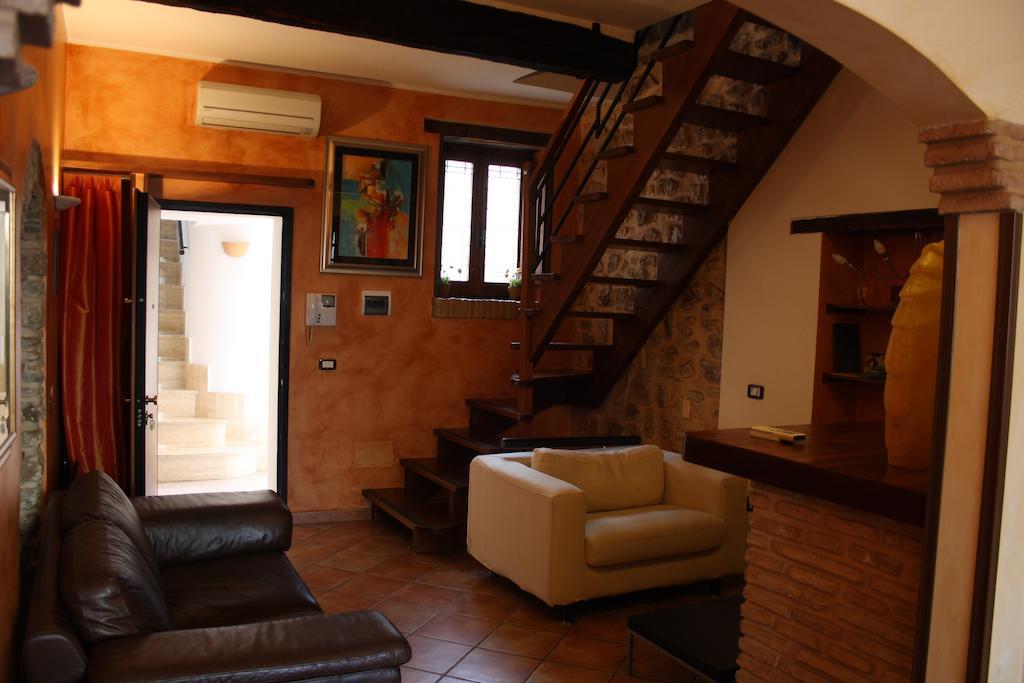 Bed And Breakfast Mblo Fondi Buitenkant foto