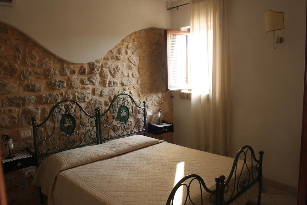 Bed And Breakfast Mblo Fondi Buitenkant foto