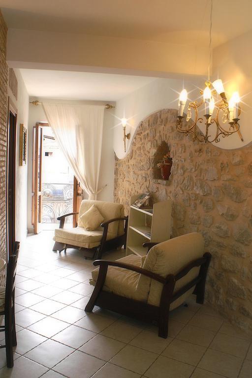 Bed And Breakfast Mblo Fondi Buitenkant foto