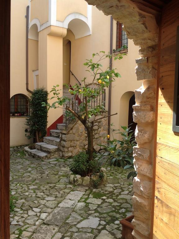 Bed And Breakfast Mblo Fondi Buitenkant foto